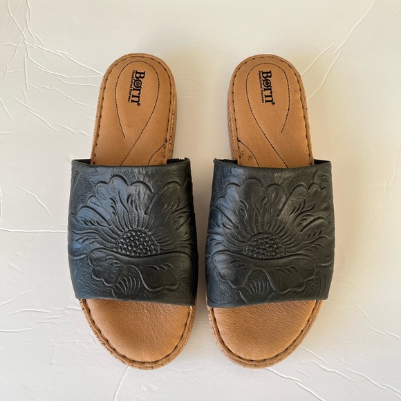 Born Rio Tooled Embossed Leather Strap Wedge Slide Sandals Size Women’s 11 Black - Picture 2 of 6